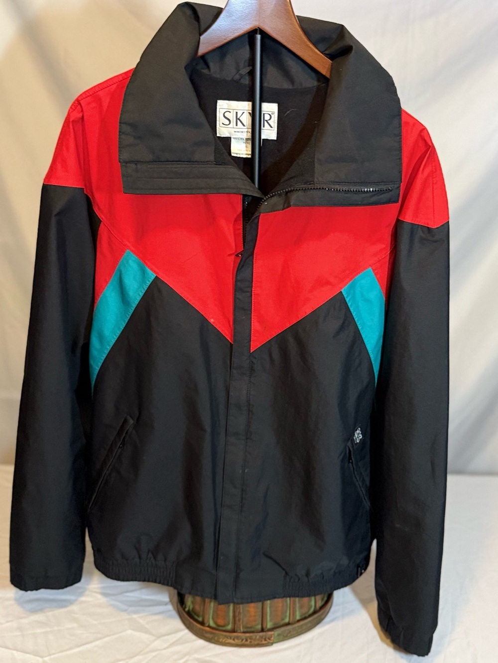 Vintage 1980s SKYR Men's Ski Jacket in Black, Red & Teal Size Large (Y41)